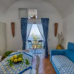 מלון דירות Salvo's House 4*