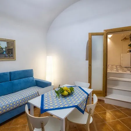 Salvo's House Aparthotel *