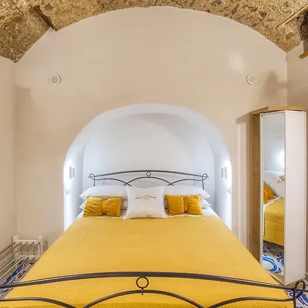 Salvo's House Aparthotel *