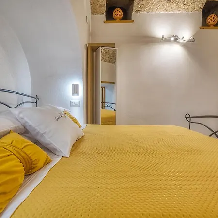 Salvo's House Aparthotel *